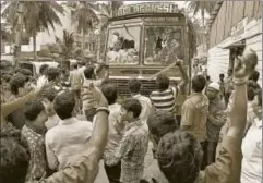  ?? KASHIF MASOOD/HT ?? Kannada activists attack a truck during a protest against the Tamil Nadu government and the Supreme Court verdict on the Cauvery water dispute, Bengaluru