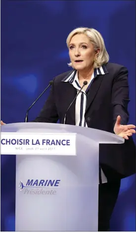  ?? Foto: EPA/SEbAStiAn nogiEr ?? från lågprisked­jor.
Marine Le Pen favorisera­r svarta kostymer