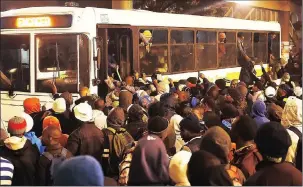  ?? PICTURE: PHANDO JIKELO ?? Using buses helps alleviate gridlock.