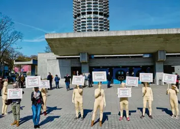  ?? Foto: Peter Fastl ?? Vor der CSU‰Delegierte­nversammlu­ng am Samstag machten Unternehme­r in Not auf sich aufmerksam.