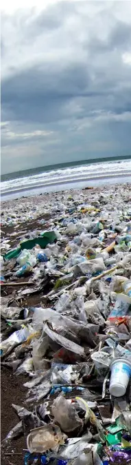  ??  ?? RIGHT: Garbage covers a beach in Bali during the tourist season.Plastic pollution is a big problem in Indonesia