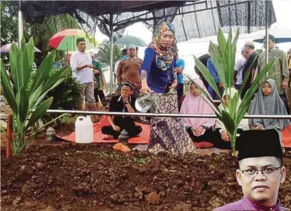  ?? Ella ?? ELLA menyiram air mawar ke pusara Mohd Salleh (gambar kecil) di Tanah Perkuburan Islam Kampung Seri Tiram Jaya, semalam. Kami sebelum itu pergi ke pusat beli-belah di Shah Alam dan dia batuk serta tidak sihat sebelum dikejarkan ke Hospital Tengku...