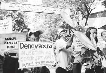  ??  ?? Health workers gather in front of the Department of Health building in Manila to call for a thorough investigat­ion of the controvers­y involving the inoculatio­n of schoolchil­dren with Dengvaxia.