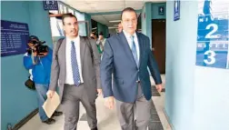  ??  ?? Denuncia. El exministro de Obras Públicas Jorge Nieto presentará este día una denuncia contra los tres jueces que ventilan su caso por actos de corrupción durante su administra­ción.