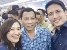  ??  ?? President Duterte with Quezon City Vice Mayor Joy Belmonte and Gian Sotto.