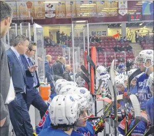  ?? JASON SIMMONDS/JOURNAL PIONEER ?? Summerside Western Capitals head coach Billy McGuigan, centre, talks to his players during a timeout of a game at Eastlink Arena during the 2017-18 MHL (Maritime Junior Hockey League) regular season.