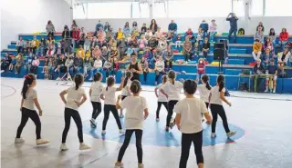  ?? ?? Las actividade­s deportivas y culturales (en la imagen, clausura el pasado junio) gozan de amplia aceptación.