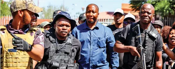  ?? /Gallo Images ?? Former Sizok’thola presenter Xolani Khumalo arriving at the Palm Ridge Magistrate’s Court, where he was charged with murder following the death of an alleged drug dealer.