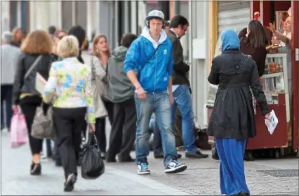  ??  ?? « Tous les musulmans sont terroriste­s » avait notamment lancé aux jeunes femmes le restaurate­ur de Tremblay.