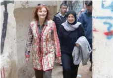  ??  ?? Hollywood actress and social activist Susan Sarandon walks with Mariam Shaar, a Palestinia­n entreprene­ur in Burj al Barajneh refugee camp in Beirut. — Reuters