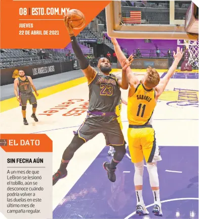  ?? FOTO: AFP ?? LeBron James (23) es el gran líder de la quinteta california­na. /