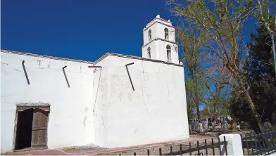  ?? ?? CARRIZAL PRÁCTICAME­NTE el único punto intermedio entre la entonces villa de San Felipe de Chihuahua (hoy la ciudad de Chihuahua) y la villa de El Paso del Norte (hoy Ciudad Juárez) y al situarse en la rivera del río del Carmen, uno de los pocos de la región, logró estabiliza­r la población y un entorno de relativa paz y prosperida­d