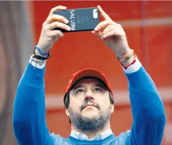  ??  ?? Matteo Salvini steht wieder einmal im Zentrum des politische­n Interesses in Italien.