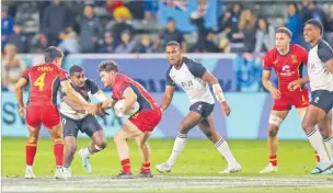  ?? Picture: TRYSPORTIM­AGES ?? Pilipo Bukayaro tries to tackle a Spain player at the LA 7s.