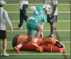  ?? AL DIAZ — MIAMI HERALD VIA AP ?? Miami Dolphins linebacker Bradley Chubb runs through practice drills on Wednesday in Miami Gardens, Fla.