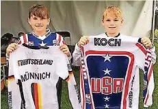  ?? FOTO: MICHAEL MÜNNICH ?? Bei der BMX-WM in den USA verstand sich Meik Münnich (r.) auch mit der Konkurrenz gut. Mit einem US-Amerikaner tauschte er das Trikot.