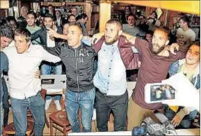  ?? ALFREDO GONZÁLEZ / REUS DEPORTIU ?? Los jugadores del Reus celebran el resultado del sorteo