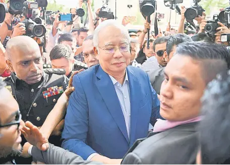  ?? — AFP photo ?? Najib arrives at the Malaysian Anti-Corruption Commission (MACC) office in Putrajaya.