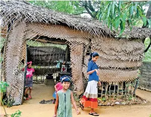  ??  ?? Lakshman's wife cooks meals for foreigners in this hut