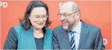 ?? FOTO: DPA ?? Sie wollen Qualifizie­rung zur Priorität machen: Bundesarbe­itsministe­rin Andrea Nahles (SPD) und SPD-Kanzlerkan­didat Martin Schulz.