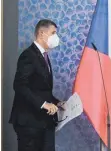  ?? FOTO: ROMAN VONDROU/DPA ?? Der tschechisc­he Ministerpr­äsident Andrej Babis verkündet die neuen Maßnahmen im Kampf gegen Corona.