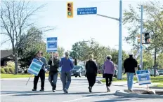  ?? LAURA BARTON/WELLAND TRIBUNE ?? Striking faculty join the picket line at the entrance to the Niagara College Welland campus. The college is holding its fall convocatio­n ceremony on Friday, while the strike continues.