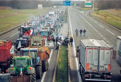  ?? EFE ?? Camiones franceses bloquean la autopista A4