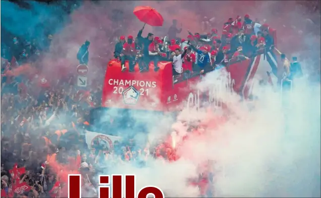  ??  ?? Los jugadores del Lille celebran el título de liga.