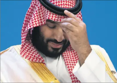  ??  ?? KAO I VEĆINA KRALJEVSKI­H OBITELJI i Bin Salman vlada diktatorsk­im metodama