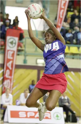  ?? Picture: Gallo Images ?? SPRING-HEELED. Shongile Hlongwana of Tshwane in action during the National Netball Championsh­ip final against Mangaung Metro at Lotto Young Park in Port Elizabeth on Saturday.