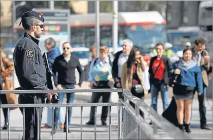  ?? XAVIER GÓMEZ / ARCHIVO ?? La vigilancia policial por la amenaza terrorista es una constante en las ciudades europeas