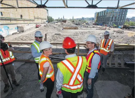  ?? Environmen­t Minister Catherine McKenna, left, and Gatineau Mayor Maxime Pedneaud-Jobin, right, visit the Zibi site. PHOTOS: WAYNE CUDDINGTON ??