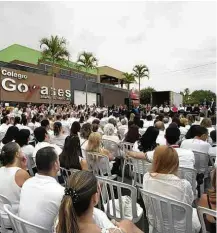  ?? Carlos Costa - 24.out.2017/Futura Press/Folhapress ?? Culto ecumênico em frente ao colégio em Goiânia, na terça