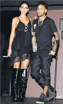  ?? REUTERS ?? Neymar and his girlfriend Bruna Marquezine at a nightclub to attend his sister's birthday party in Sao Paulo on March 19.