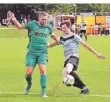  ?? FOTO: KEMPKEN ?? Tvv-spieler Frederic Lüger (l.) arbeitet an seiner Rückkehr.