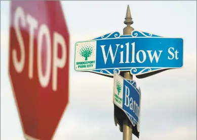  ?? Christian Abraham / Hearst Connecticu­t Media ?? A view of the Willow Street sign at Barnum Avenue in Bridgeport on Thursday. Twelve year- old Clinton Howell was killed in an apparent drive- by shooting on Dec. 18 in front of his house.