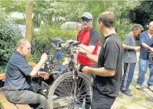  ?? Eric Northley/Sustrans ?? The Men in Sheds project in action