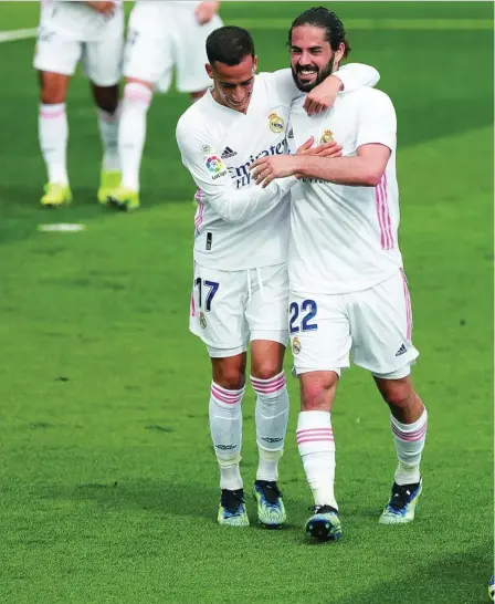  ??  ?? Marco Asensio celebra el primer gol del Real Madrid en el partido contra el Eibar