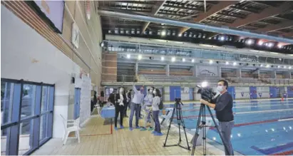  ??  ?? The screen allows swimmers to read data about their times in the pool