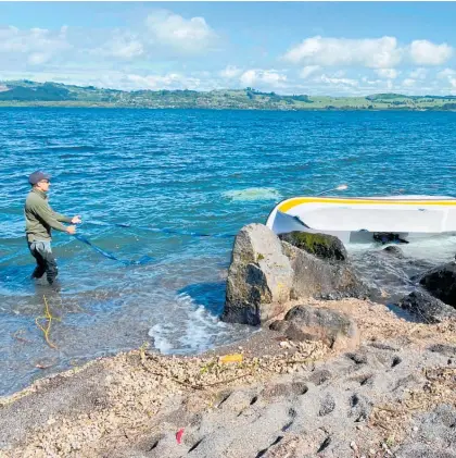  ?? Photo / Dan Hutchinson ?? The waters of Lake Taupō surged at Taupō ’s Four Mile Bay and other areas of the foreshore after a 5.6 magnitude earthquake hit the central North Island yesterday.