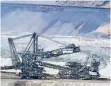  ?? FOTO: DPA ?? Ein Bagger im Braunkohle­tagebau Hambach bei Kerpen.