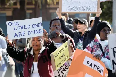  ?? CHRIS COLLINGRID­GE ?? CONCERNED citizens and families of patients with mental illness at the Life Esidimeni hospital march against their relocation to unknown premises in this file photograph. |