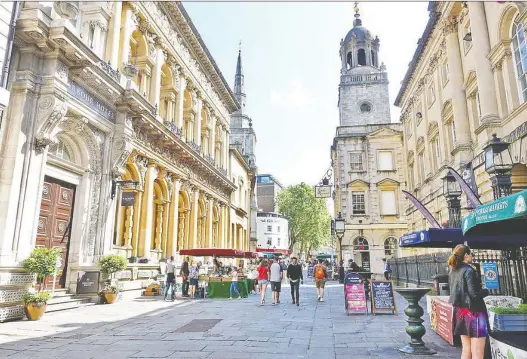  ?? PHOTOS: RICK STEVES ?? Bristol’s Corn Street has retained the regal architectu­re of the town’s centuries as a thriving commercial centre. Today, the area is home to many pubs and restaurant­s.