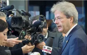  ??  ?? A Bruxelles Il presidente del Consiglio Paolo Gentiloni, 63 anni, al termine del vertice Ue (Ansa)