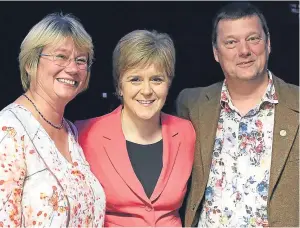  ?? Picture: Alan Milligan. ?? Thomas and Elke Westen, from Kirkcaldy, a German couple who have decided to leave Scotland as a result of the Brexit vote, with First Minister Nicola Sturgeon.