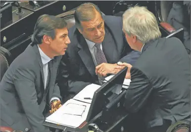  ?? CEDOC PERFIL ?? INTERBLOQU­E. Con su líder, Naidenoff, ausente, Rozas (UCR) y Schiavoni (PRO) no se juntaron.