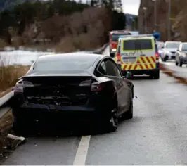  ?? FOTO: ØYVIND JOHNSEN ?? Slik så Teslaen ut etter å ha blitt påkjørt bakfra.