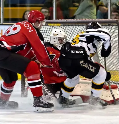 ?? Pictures: Kevin Slyfield ?? Streatham edged out Bracknell Bees at The Hive