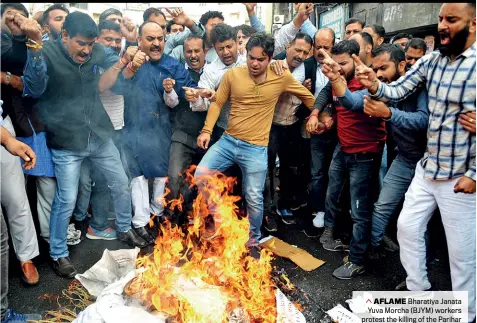  ??  ?? AFLAME Bharatiya Janata Yuva Morcha (BJYM) workers protest the killing of the Parihar brothers, Kishtwar, Nov. 2