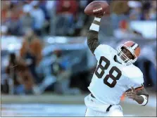  ?? NEWS-HERALD FILE ?? Browns receiver Reggie Langhorne celebrates during the AFC championsh­ip game on Jan. 17, 1988.